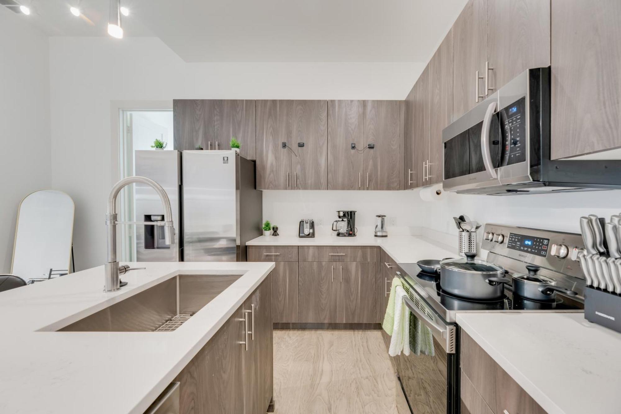 Snazzy Loft Style 2Br I Gym I Parking I Workspace Даллас Екстер'єр фото